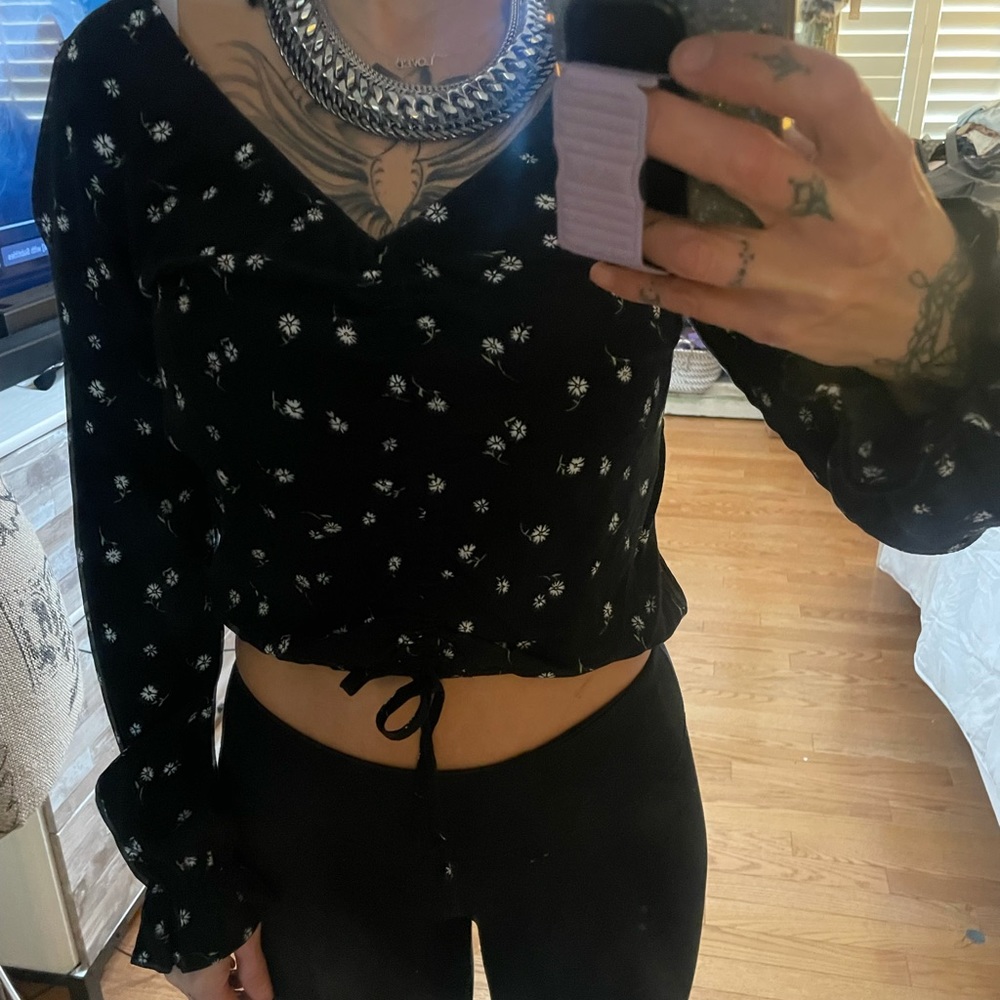 Ivy & Main Flower crop top